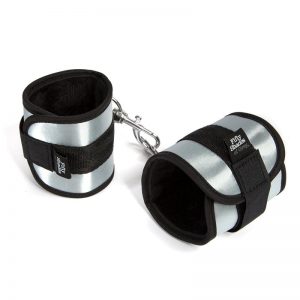Fifty Shades of Grey Totally His Soft Esposas marca FIFTY SHADES OF GREY