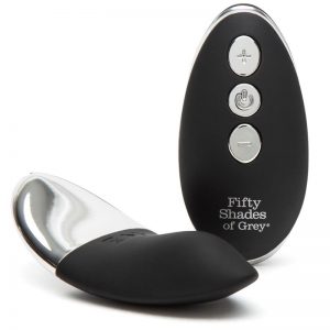 Relentless Vibrations Estimulador de Braguita Control Remoto USB diseñado por la marca FIFTY SHADES OF GREY